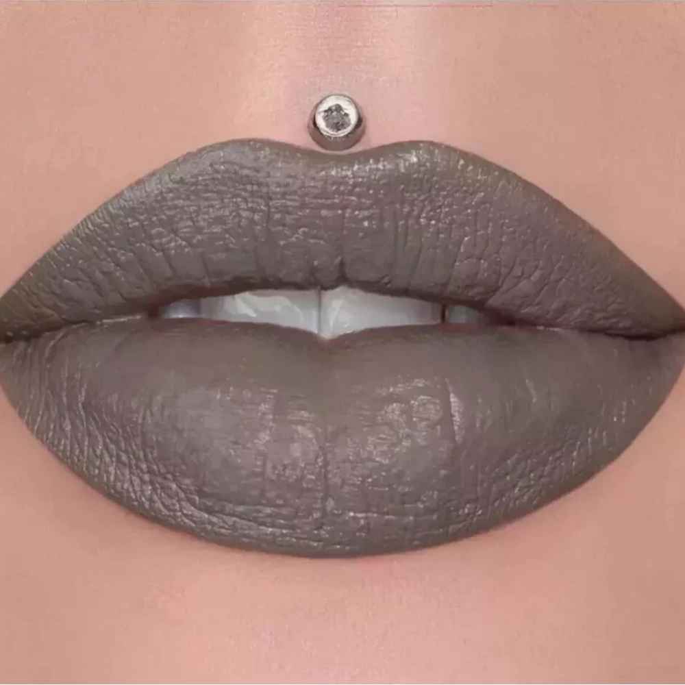 Jeffree Star Cosmetics: Velvet Trap Lipstick - Brand New